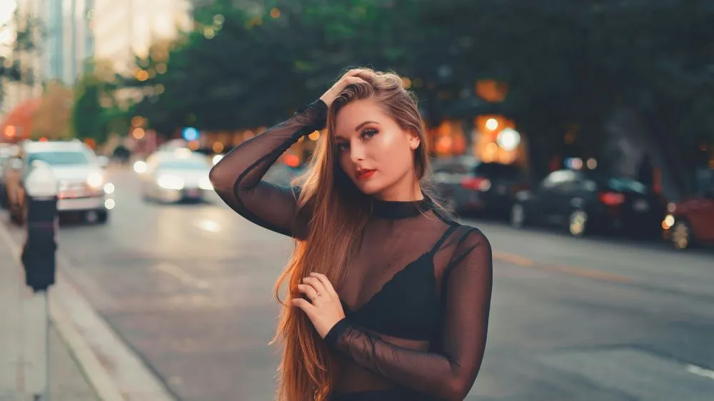 What to Talk About on a First Date with an Escort?